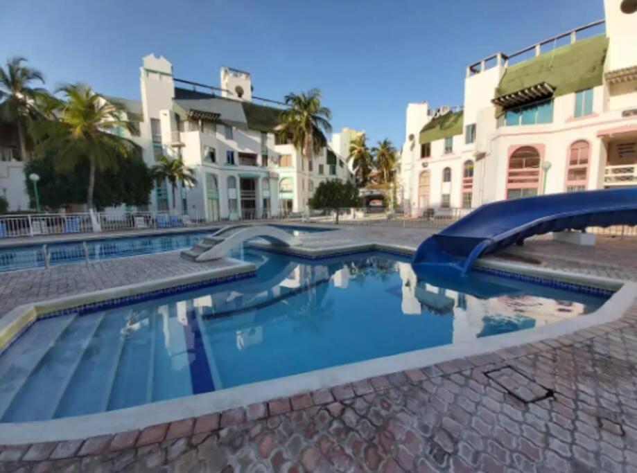 Confortable En Hermoso Condominio. Apartment